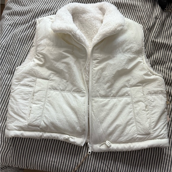 Women's White Sherpa-Lined Reversible Puffer Jacket - Picture 1 of 4